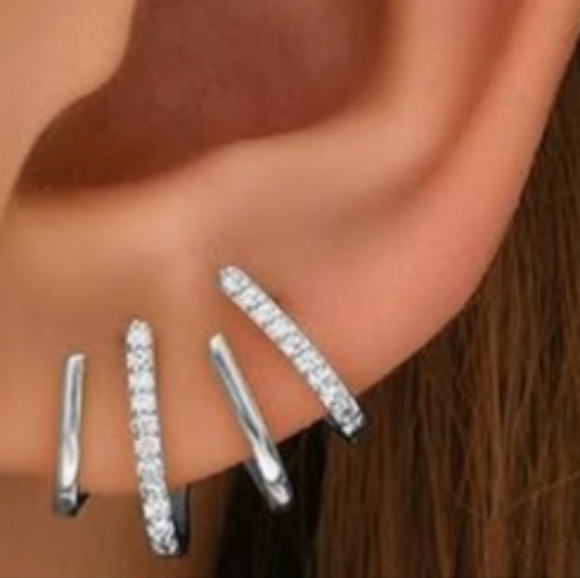 CLAW EARRINGS - Picture 3 of 3